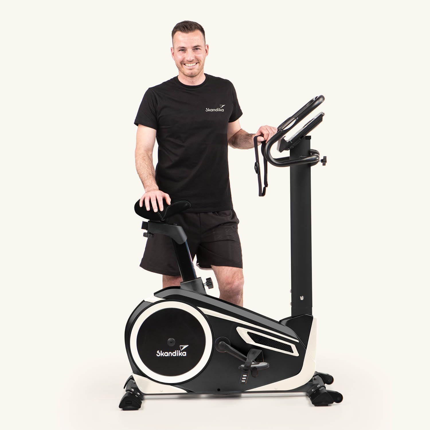 skandika Ergometer Morpheus Fitnessbike - Heimtrainer mit Bluetooth, Pulsgurt, 32 Widerstandseinstellungen, Multifunktionscomputer, Kalorienverbrauch